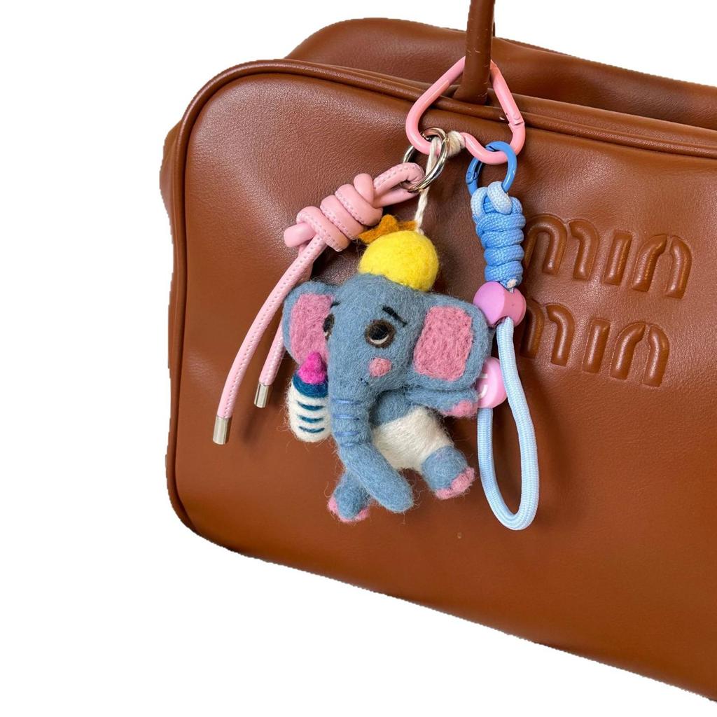 Handmade Wool Felt Elephant Keychain: Cute Backpack Accessory & Small Pendant