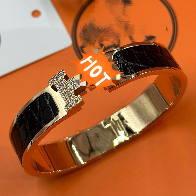 Crocodile Pattern H Bangle with Inlaid Diamonds – European & American Fashion