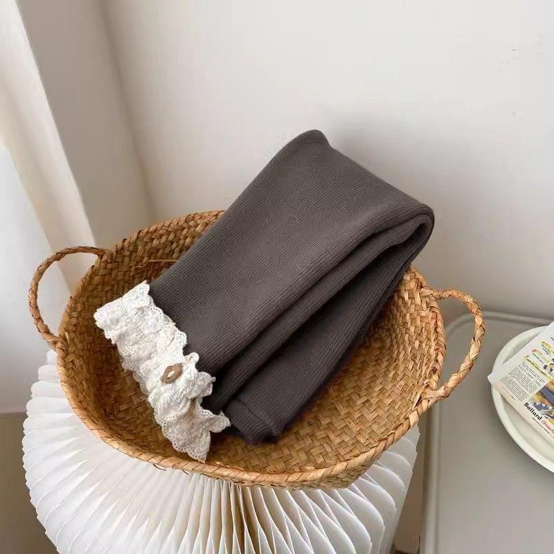 Girls' Fleece-lined Leggings with Stylish Lace, Slim Fit, Versatile and Warm Pants for Babies, Suitable for Autumn and Winter