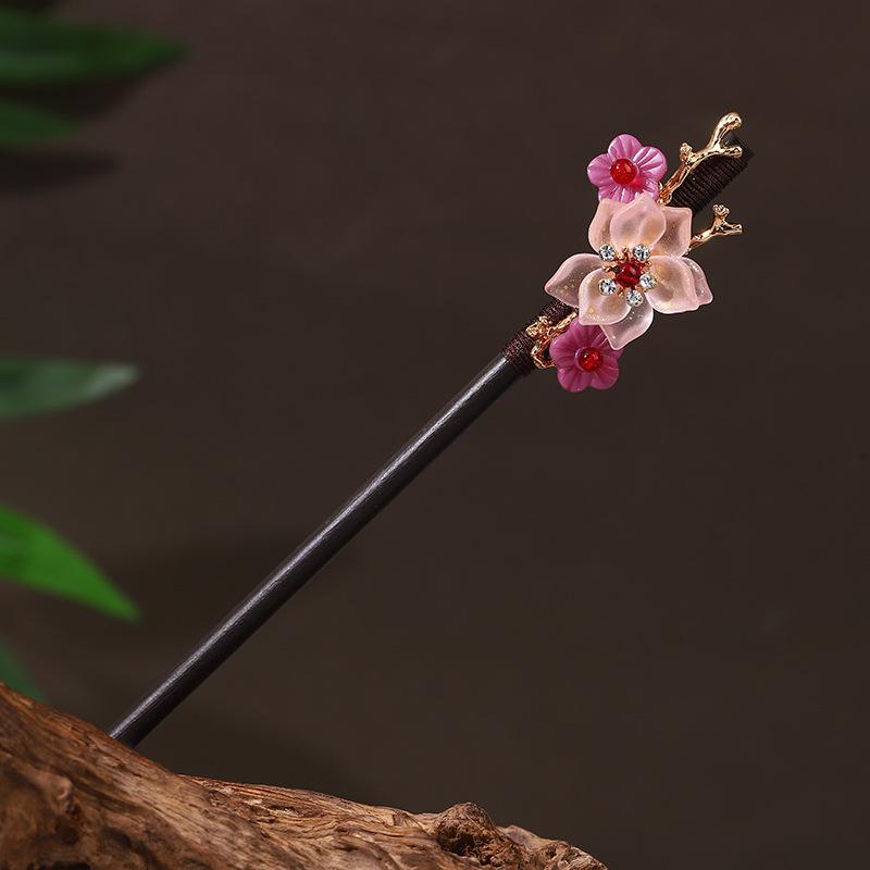Vintage-Style Ebony Imitation Hairpin with Tassels and Wooden Step-Shaking Design for Hanfu and Ancient Costume Accessories