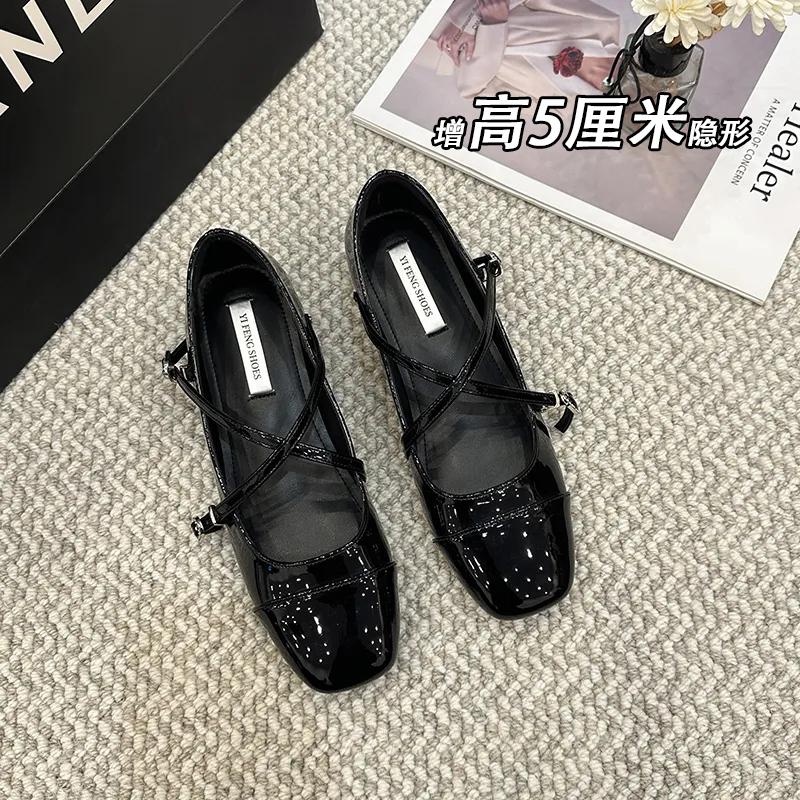 

Red cross-strap buckle inner height increase Mary Jane shoes women s 2025 spring and autumn new girl with skirt patent leather shoes 35 чёрный