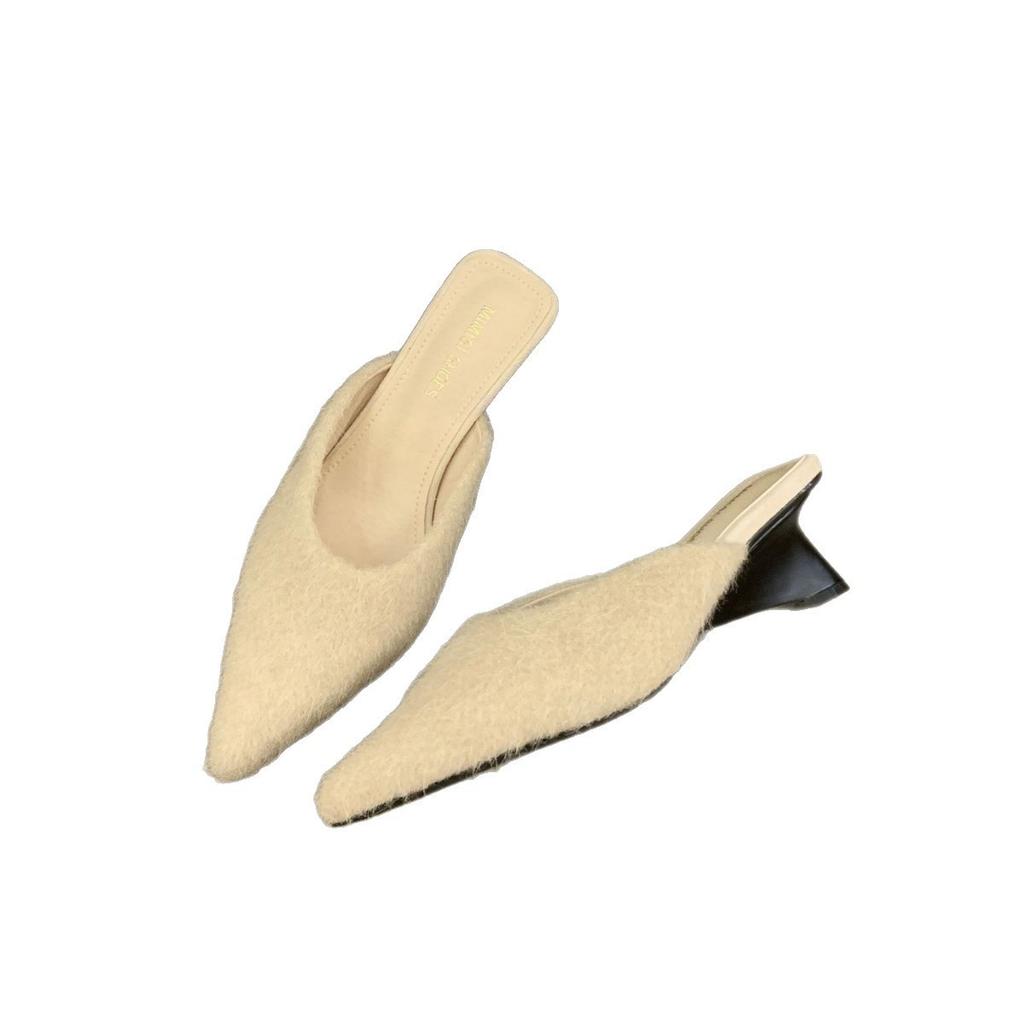 In the autumn of 2025, the new pointed-toed wedge heel, medium heel, half-tow, European and American fashion bag head, high-heeled fluffy shoes,