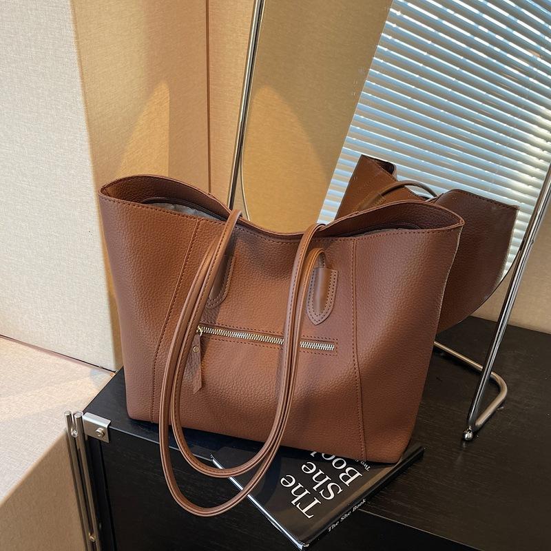 Simple and versatile bag women's large-capacity new autumn and winter casual shoulder bag popular commuter tote bag