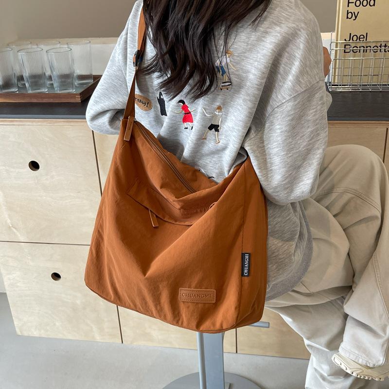 Korean Version Solid Color Labeled Fabric Shoulder Bag New Large Capacity Women's Messenger Pocket Satchel