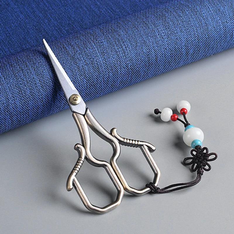 

Retro Craft Scissors Stainless Steel Square Handle Household DIY Embroidery Thread for Sewing Cutting Cloth with A Chinese Knot коричневий