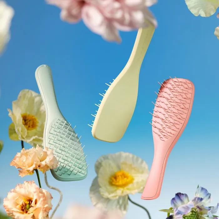 Choose one of three Wet Detangler Extra Gentle types