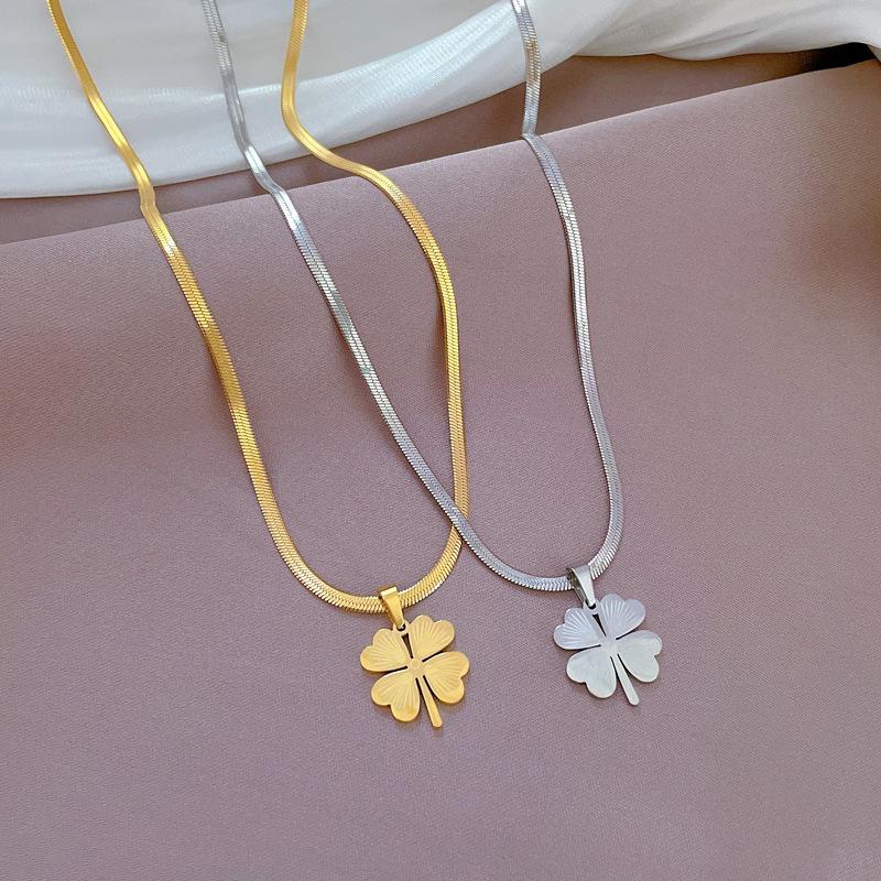 Snake Chain Four-Leaf Flower Minimalist Wind Furnace Real Gold Necklace Female Collarbone Chain Accessories