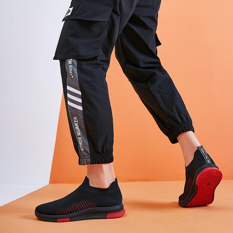 Neuer Frühlingstrend Mode Freizeitschuhe Sportschuhe Socken Schuhe Ein-Pedal-Faulenzerschuhe Fliegengewebte Atmungsaktive Herrenschuhe