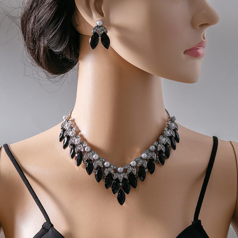 Strass-Halskette und Ohrringe für Frauen, geometrischer Wassertropfen-Anhänger, Hochzeit, Brautschmuck-Set