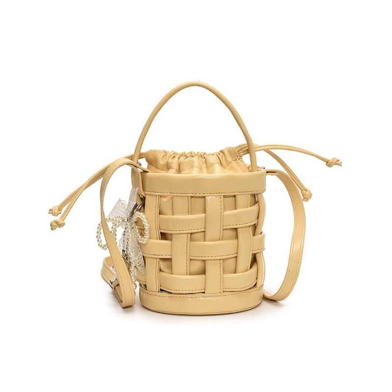 Modische gewebte kleine Tasche Damen Frühling und Sommer neu tragbare Bucket Bag Nische beliebt Umhängetasche