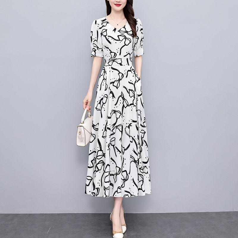 Slim-Fit Summer Plus Size Waist-Cinching Polyester Dress for Middle-Aged Women
