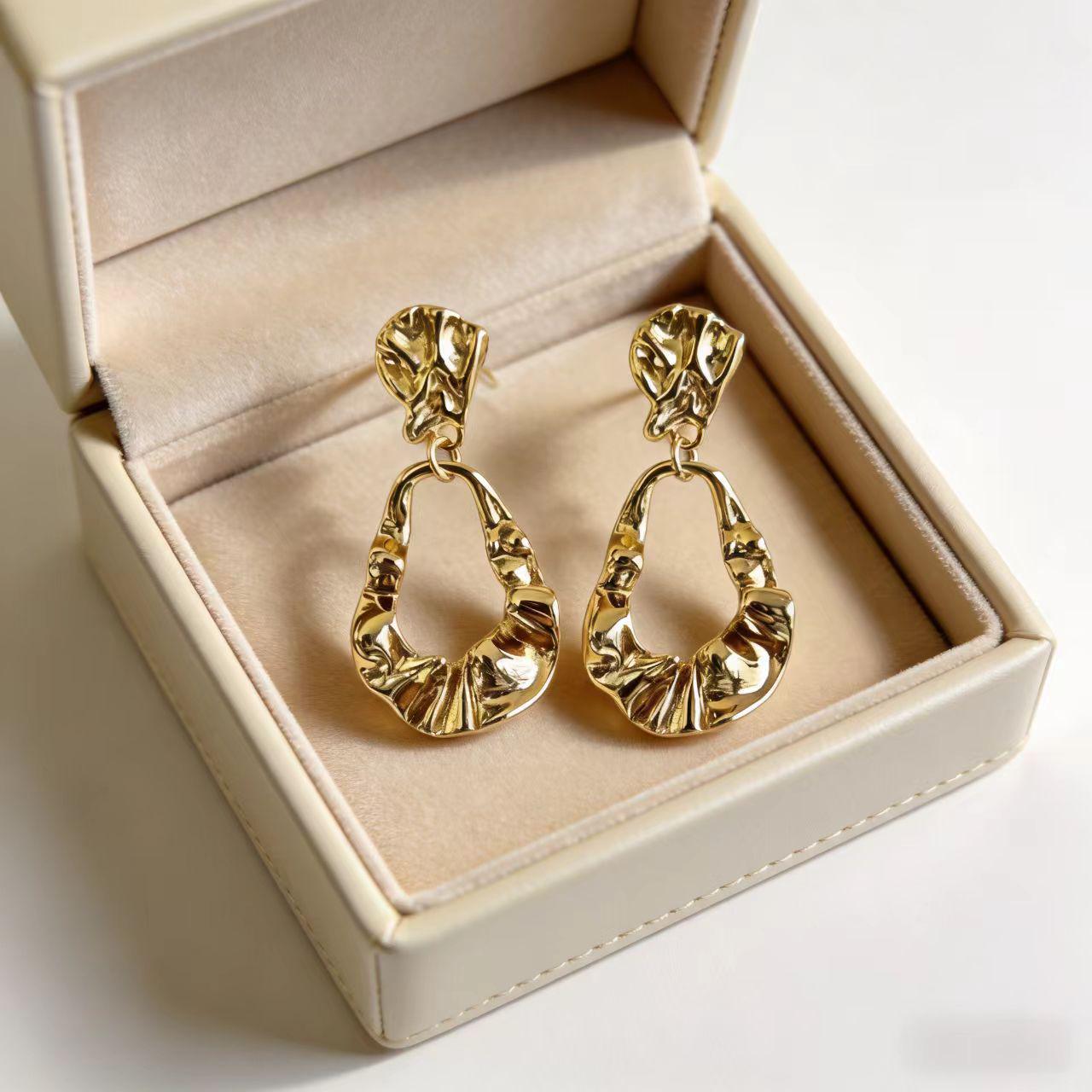 Custom Irregular Pleated Stud Earrings for Women - Luxurious Hong Kong Style Trendy Accessories золотой
