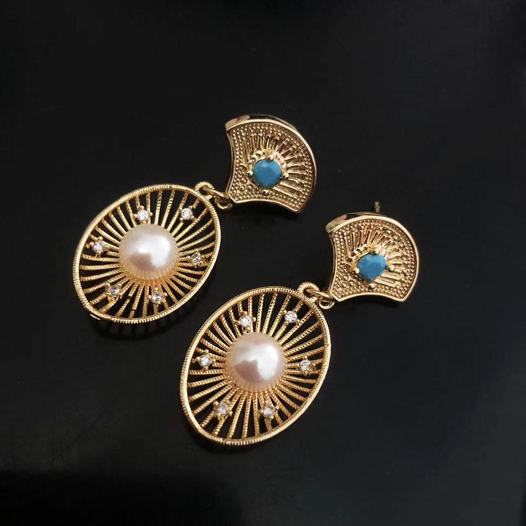 European and American Niche Natural Freshwater Pearl Pendant Earrings Women s Geometric Personality Design Niche Retro Light Luxury Earrings 2026
