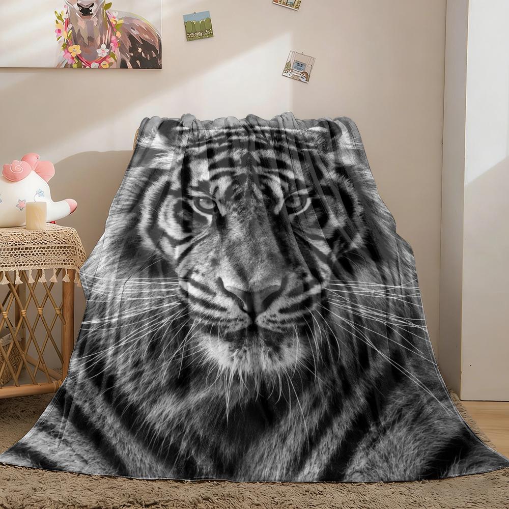 Black And White Tiger Throw Summer Lightweight Flannel Blanket Soft Breathable AC Throw for Sofa Bed Travel Cozy Nap