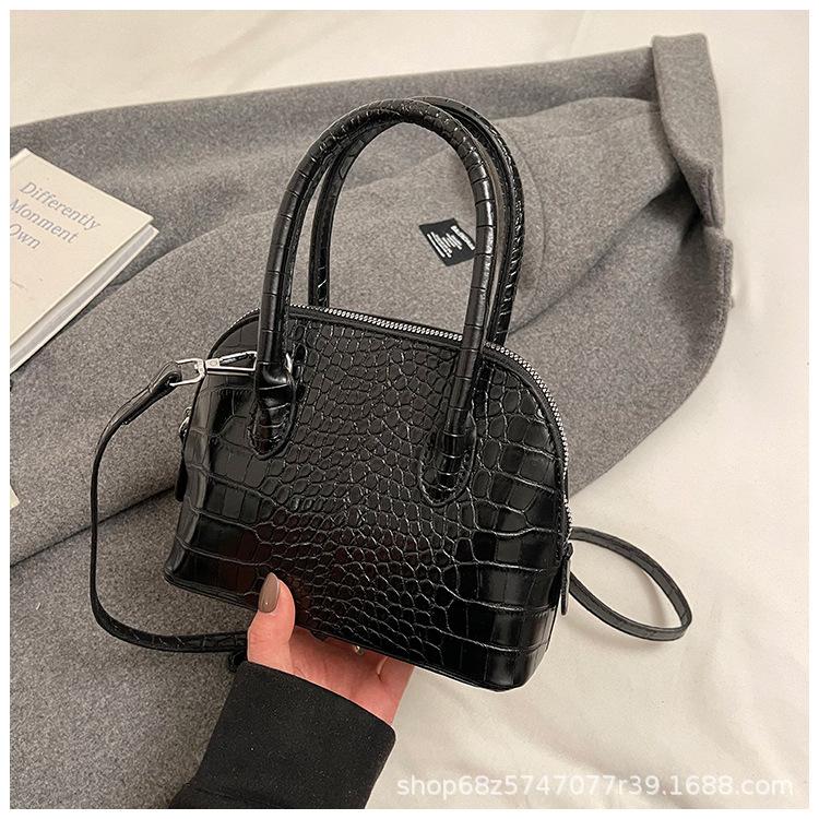 2025 Spring New Women's Bag Fashion Shoulder Bag Simple Versatile Shell Bag New Crossbody Bag Portable Women's Bag
