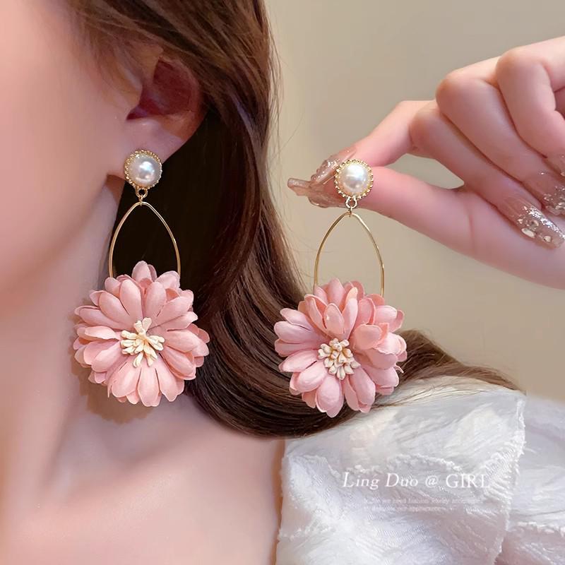 2025 Spring/Summer Floral Pearl Stud Earrings - Elegant Women's Light Luxury Edition