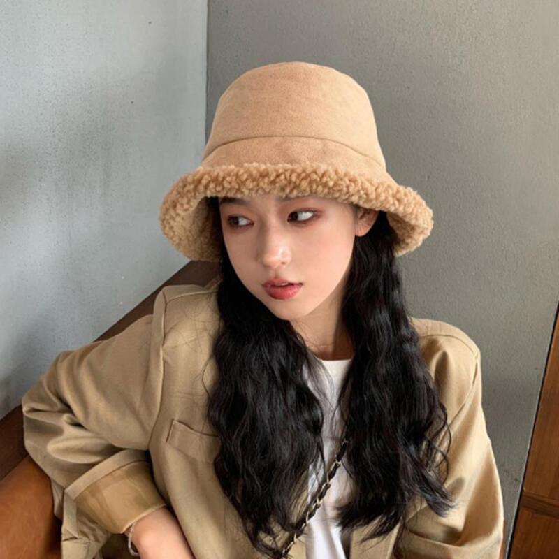 Mustang lettering winter hat for women brown