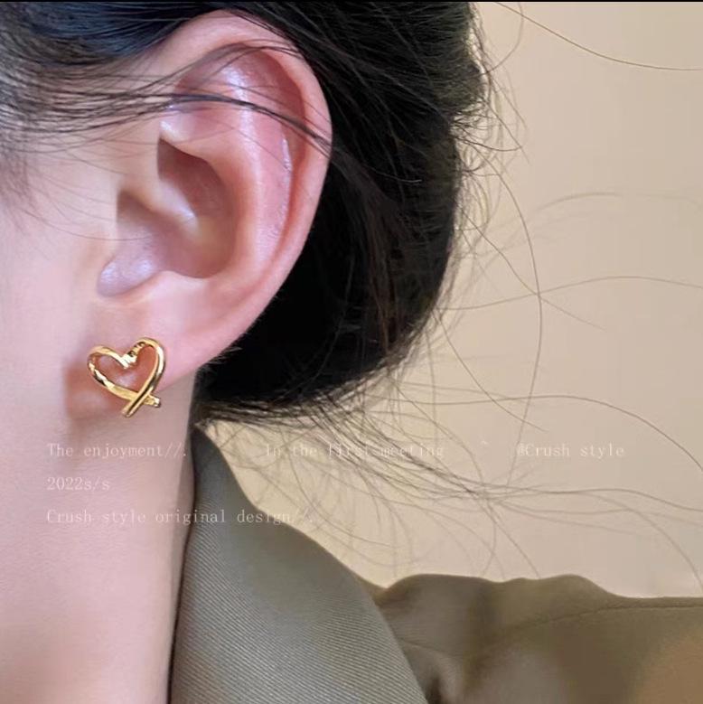 Lychee Jelly Powder Mosquito Coil Ear Clips: Elegant Chinese Style Moisturizing Earrings for Women