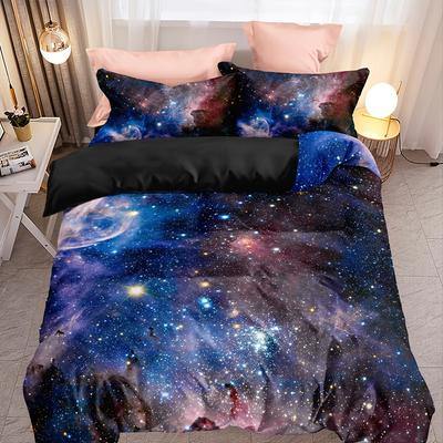Trīsdaļīgs Galaxy gultas veļas komplekts — mīksts, ērts, sarkanās zvaigžņotās debess segas pārvalks un spilvendrāna komplekts ar košām krāsām viesu istabai