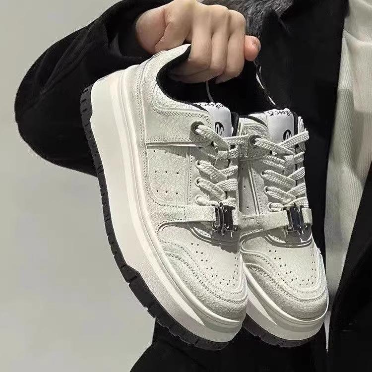 2025 new high-end versatile platform white shoes women's autumn popular Hong Kong style board shoes super fire casual sports shoes