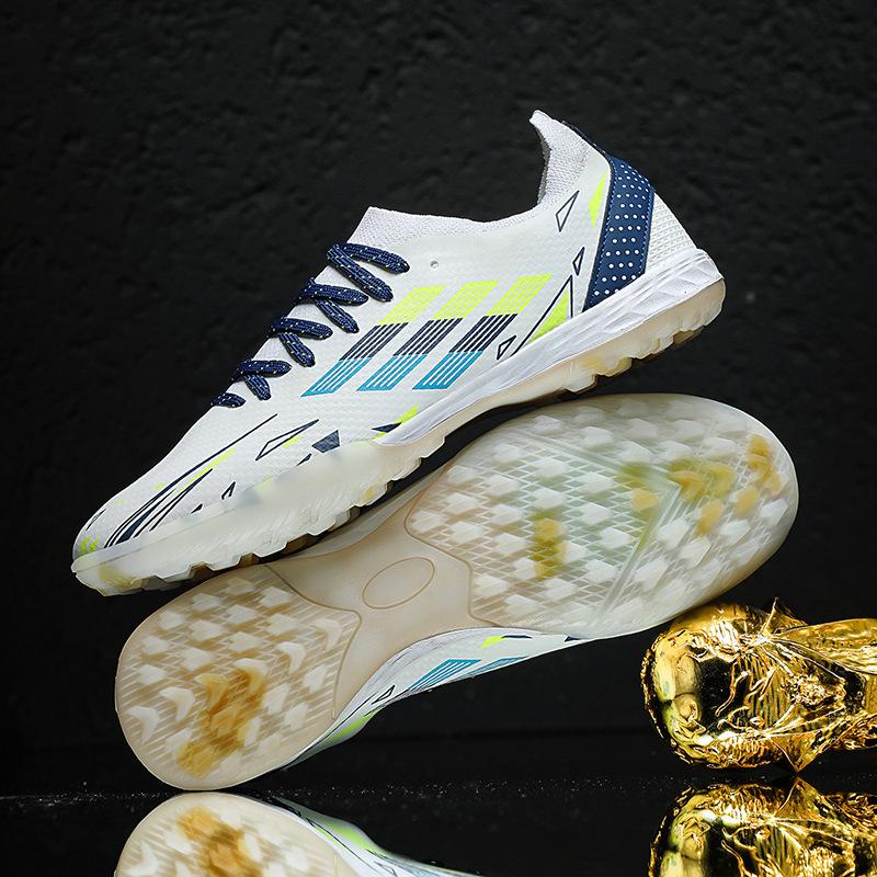 Colorful electroplated bottom couple teen student game training TPU seamless low-top football shoes 43