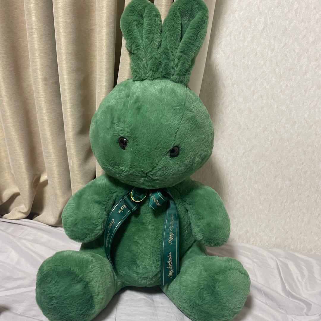 

[Б/У] Милая плюшевая игрушка-зайчик в пастельно-зеленом цвете. Может подбодрить.