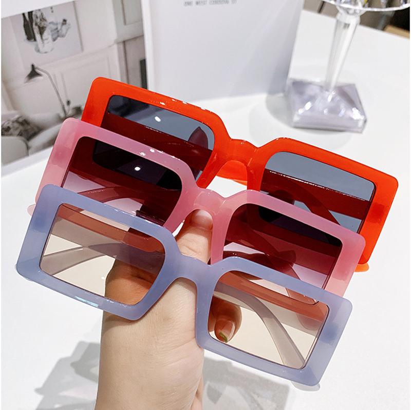 Sonnenbrillen für Herren, Sonnenbrillen für Damen, neue Box-Sonnenbrillen, Strandbrillen, modische Sonnenbrillen in Geleefarbe.