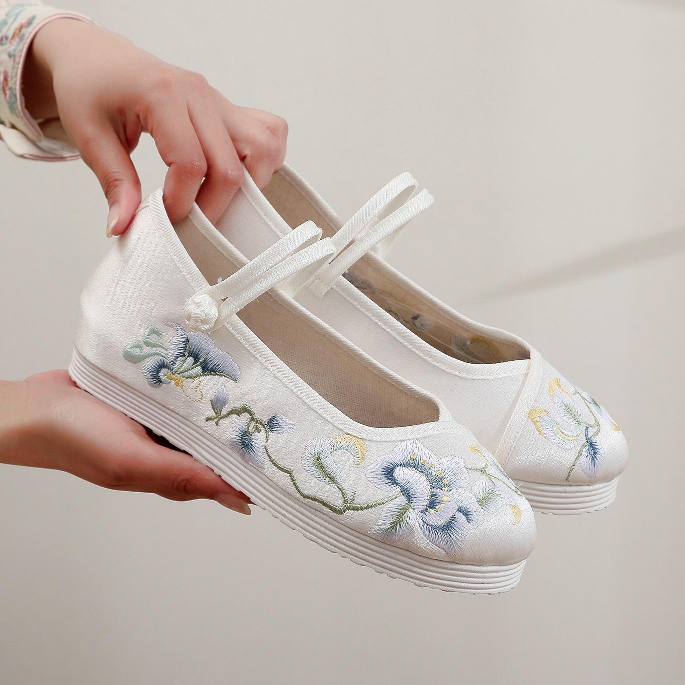

[Wan Qing] 2024 summer new ancient style with ancient embroidered women s shoes Hanfu shoes inner height increase women s shoes bow shoes 34 белый