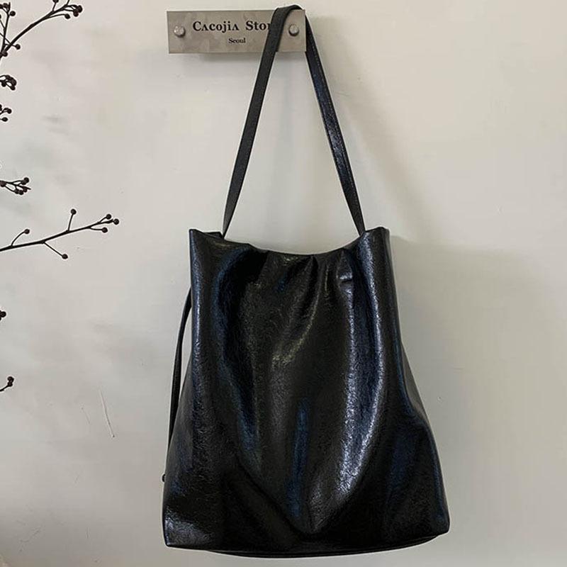 

Versatile bag women s large-capacity new summer retro shoulder bag is now a popular textured tote bag чорний