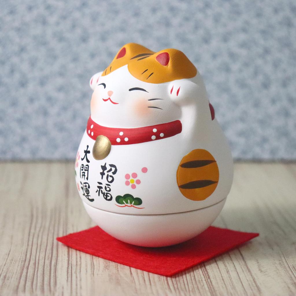 Yakushi Kiln Maneki-neko (Tiger) - Viel Glück, Kullerbauch (mit Glücksaufkleber)