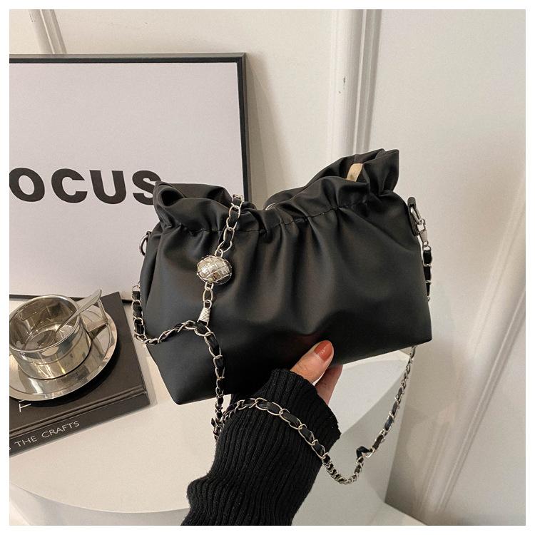 Fashion chain pleated bucket bag niche texture bag women's trend mobile phone shoulder messenger bag commute exquisite