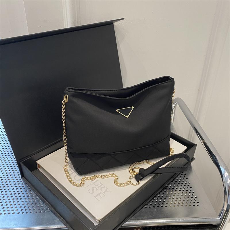 Large capacity Oxford cloth bag women's summer 2025 new fashion diamond chain messenger bag premium bucket bag