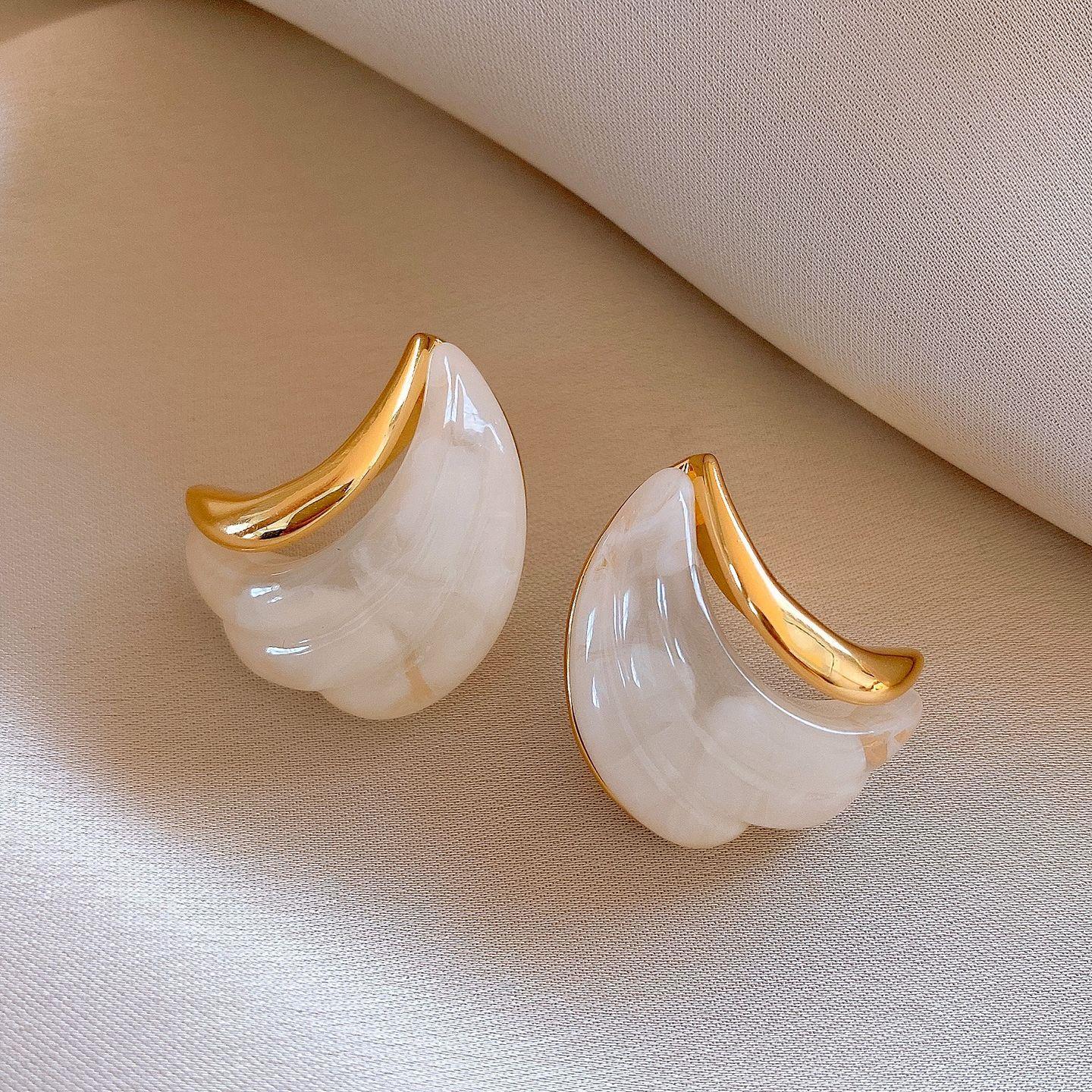 Silver Needle European and American Retro Irregular Crescent Resin Earrings Earrings Personalized Earrings