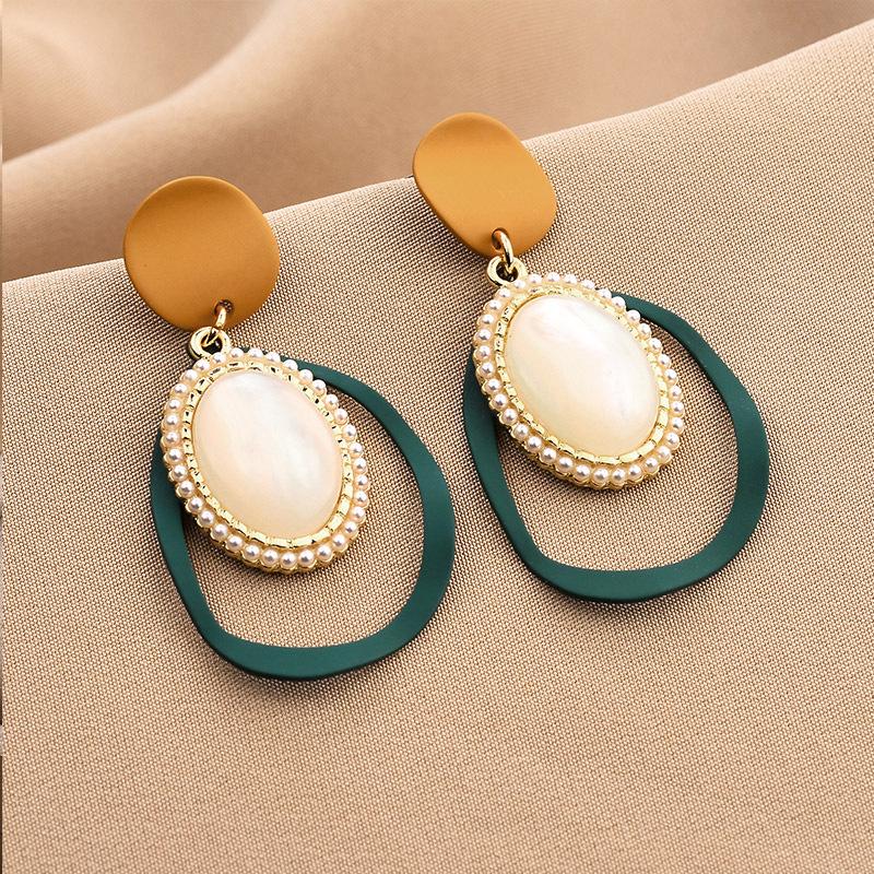 Retro geometric water drop pearl earrings stud earrings design sense niche