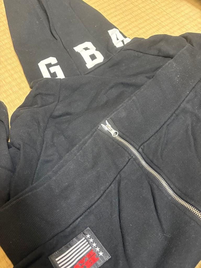 [USED] Rare BIGBANG M-size hoodie with logo print in black