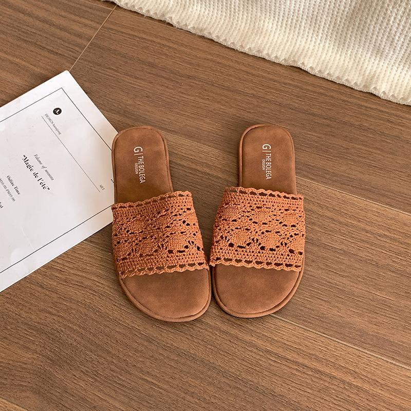 

Retro woven flat-bottomed one-word slippers for women to wear 2025 new fairy style with skirt vacation beach slippers 40 коричневый