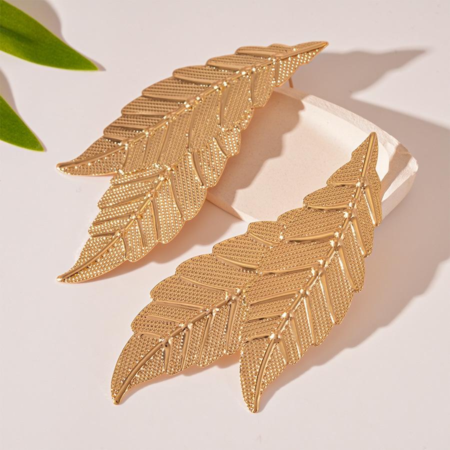 European and American Jewelry Simulation Leaf Leaf Gold Stud Earrings Fashion Simple Niche High Temperament Earrings