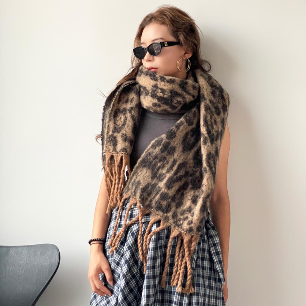 Retro High-end Leopard Print Plush Scarf for Women, Thickened In Autumn and Winter, Warm, Windproof and Cold-resistant, Student Scarf Shawl