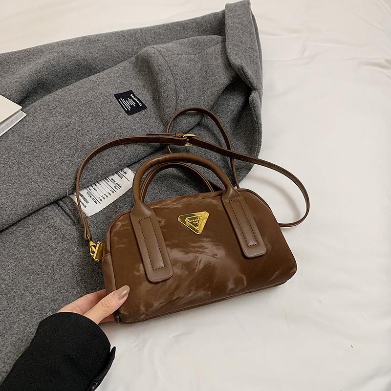 

2025 new Korean high-quality retro portable bowling bag casual fashion versatile single shoulder messenger women s bag