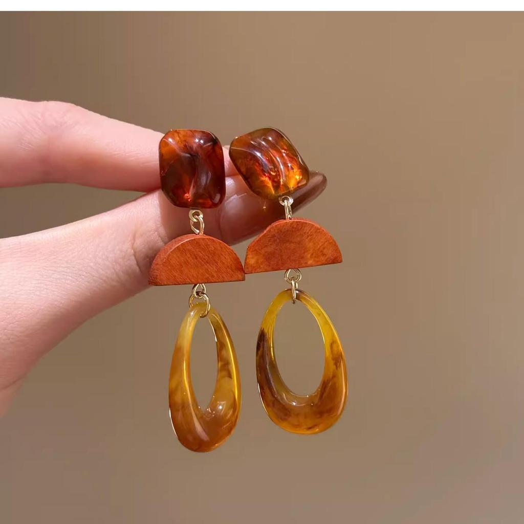 Maillard Silver Needle Heart Earrings: Geometric Irregular Resin Studs for Women