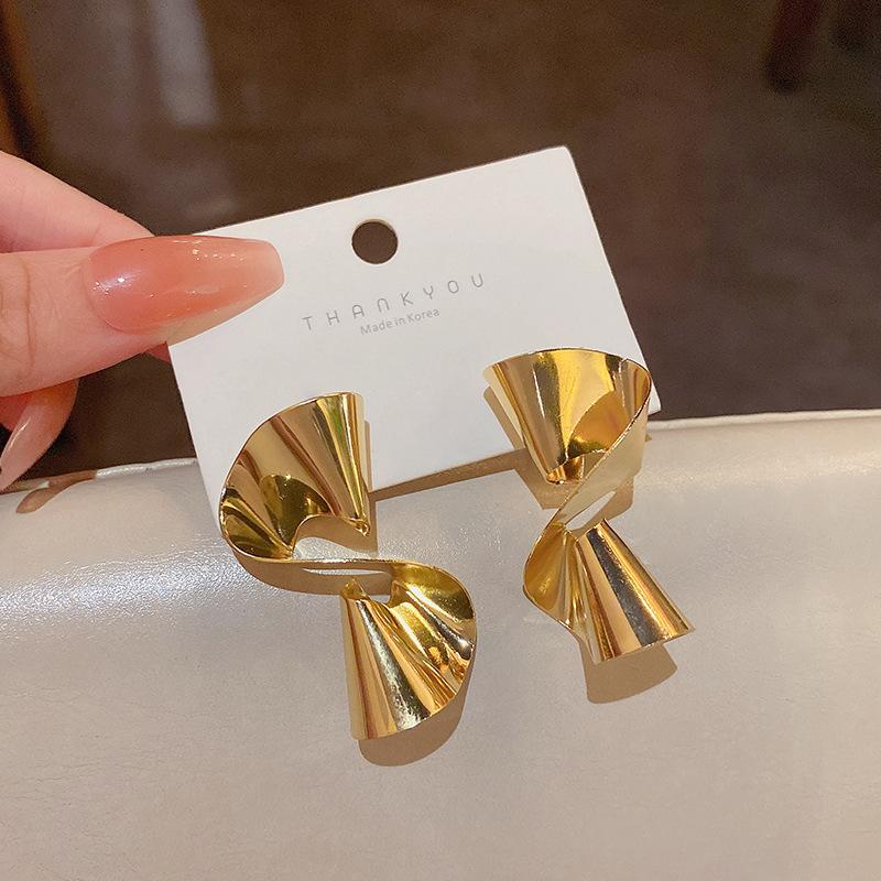 Exaggerated Metal Irregular Twisted Drop Earrings for Women Minimalist Hollow Geometric Dangle Earrings Party Jewelry Gifts