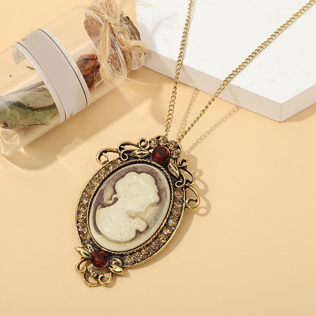 Vintage Sculpture Pendant Necklace With Crystal Accent Rhinestones Neckchain Alloy Jewelry For Women Daily Wear