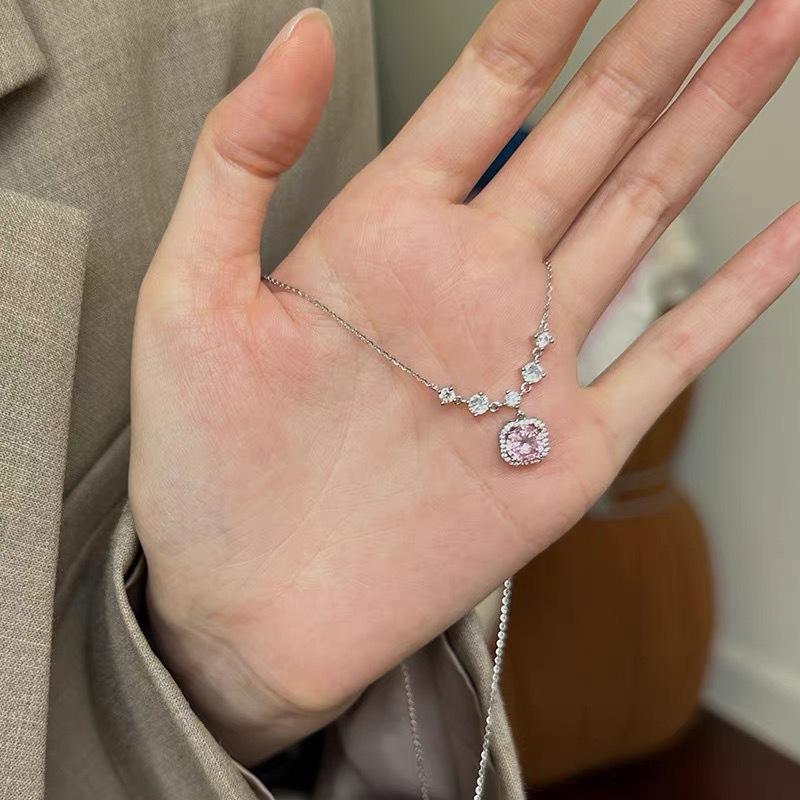 Sugar Square Diamond Necklace for Girls, Light Luxury Niche Design, High-end Pendant for Mother Gift, Valentine's Day for Girlfriend