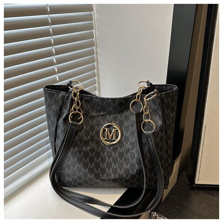 New moon bag, this year's fashion 2025 new niche underarm bag, foreign style personalized shoulder bag, letter printing oblique span bag