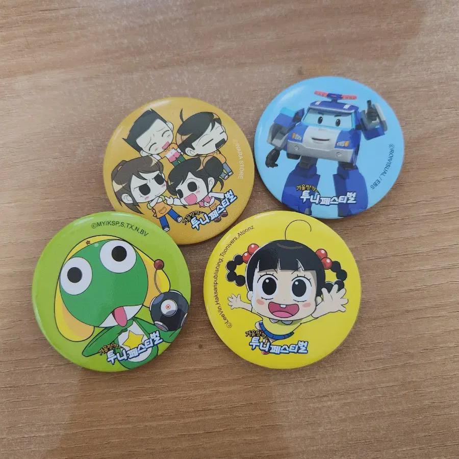 

Tooney Land Winter Vacation Tooney Festival Can Badge Set