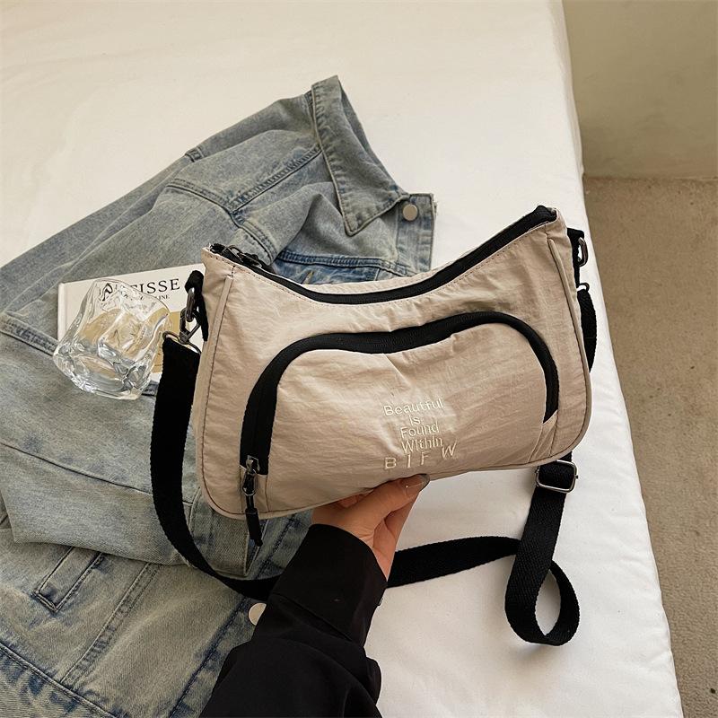Retro casual fashion sense bag women's 2025 new fashion shoulder messenger bag niche design casual simple bag