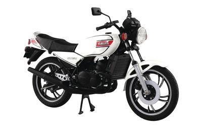 Skynet 1/12 Hotové kolo Yamaha RZ250 Nová perleťově bílá