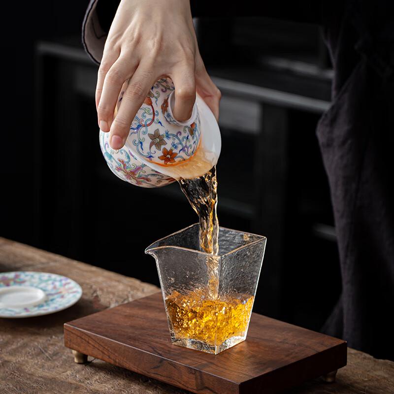 Simetang Hand-Painted Doucai Porcelain Gaiwan