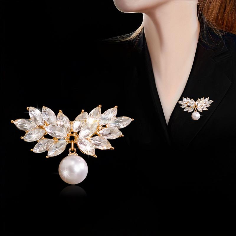 Angel Wings Rhinestone Brooch - Unisex Korean Style Corsage Pin & Clothing Accessory золотой
