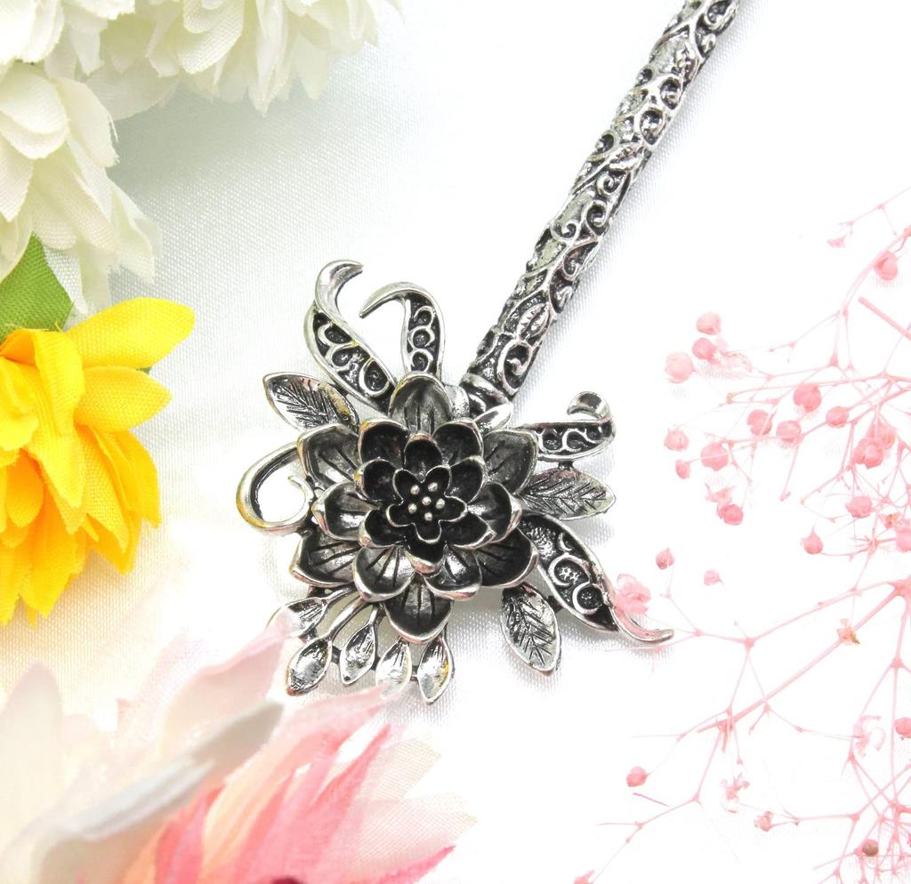 Miaomyao Single for Kimono and Metal Hair Ornament with Antique Flower Lotus Black and Silver Hairpin, Hairpin, Tomesode, Motif,
